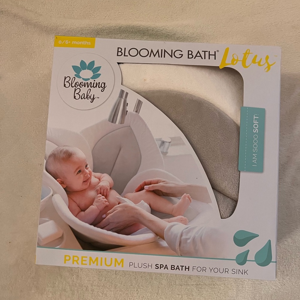 Blooming Baby Lotus Plush Bath - Cream